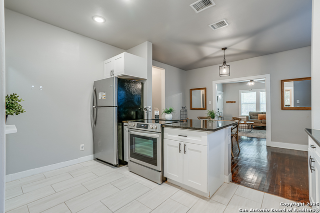 Image 11 of 29 For 719 Elsmere W