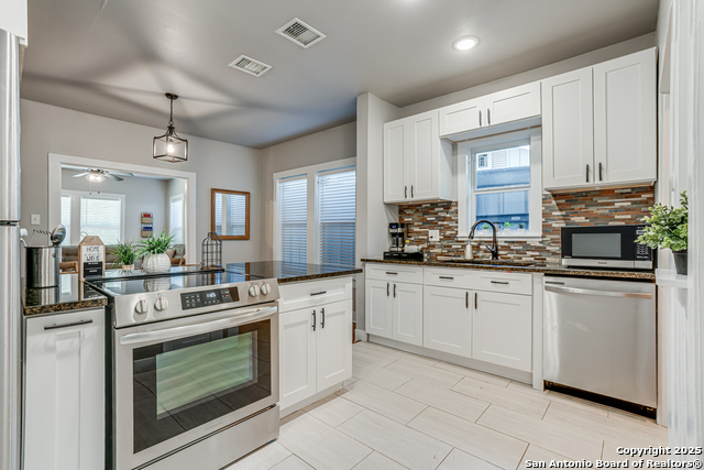 Image 13 of 29 For 719 Elsmere W