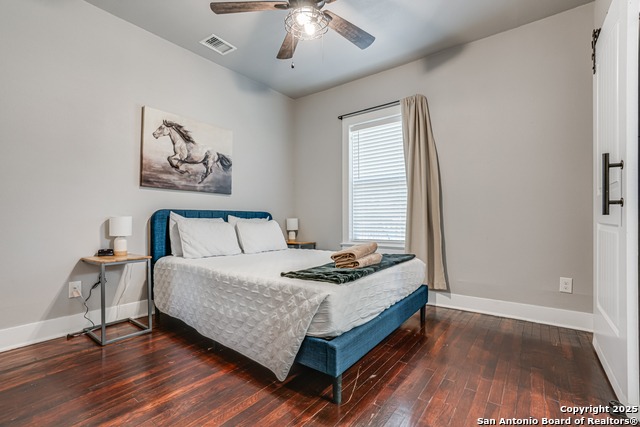 Image 18 of 29 For 719 Elsmere W