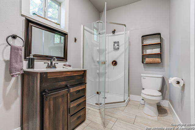 Image 19 of 29 For 719 Elsmere W