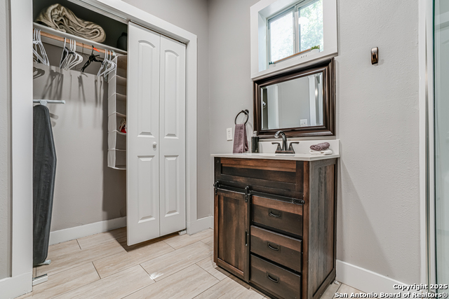 Image 20 of 29 For 719 Elsmere W
