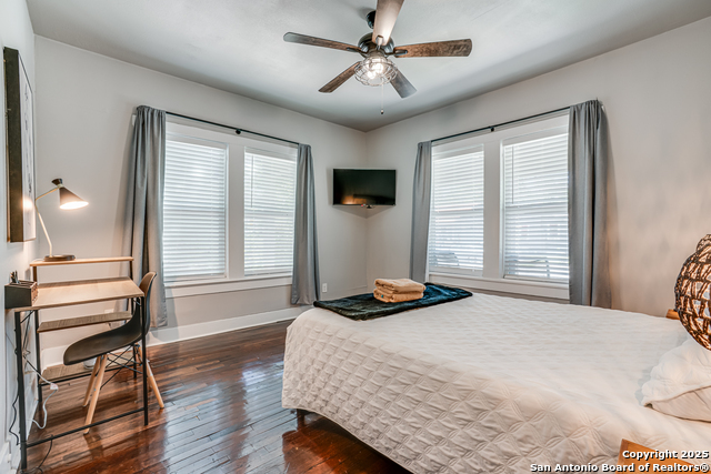 Image 22 of 29 For 719 Elsmere W