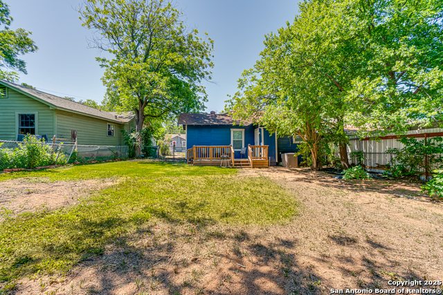 Image 26 of 29 For 719 Elsmere W