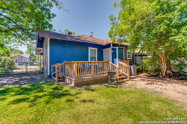 Image 27 of 29 For 719 Elsmere W