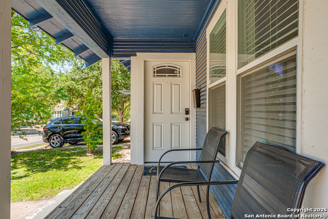 Image 3 of 29 For 719 Elsmere W