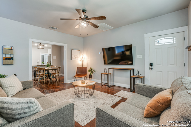 Image 4 of 29 For 719 Elsmere W