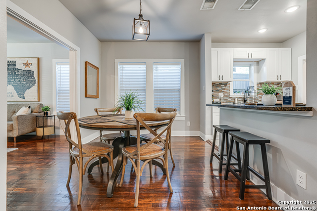 Image 9 of 29 For 719 Elsmere W