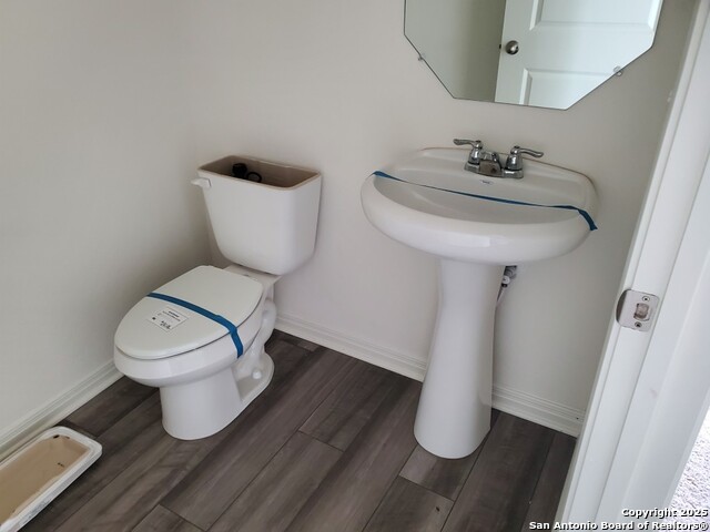 Listing photo id 2 for 6004 River Meadow