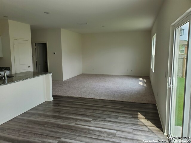 Listing photo id 4 for 6004 River Meadow