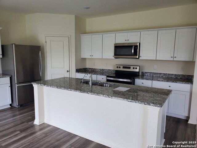 Listing photo id 5 for 6004 River Meadow