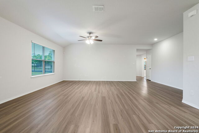 Listing photo id 8 for 3420 Copper Willow