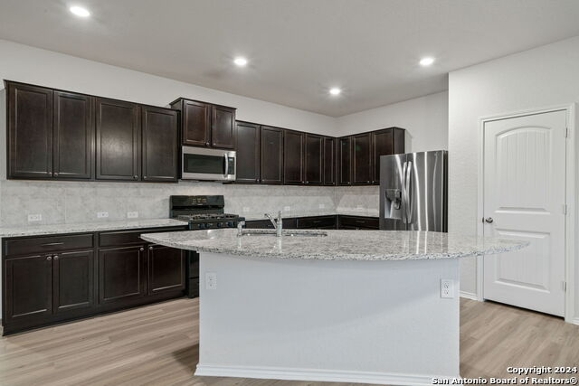 Listing photo id 11 for 3420 Copper Willow