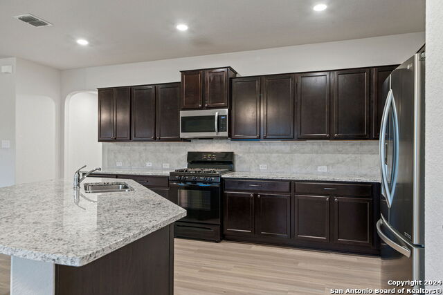 Listing photo id 13 for 3420 Copper Willow