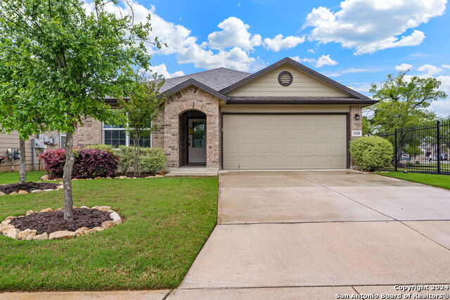 Listing photo id 0 for 3420 Copper Willow