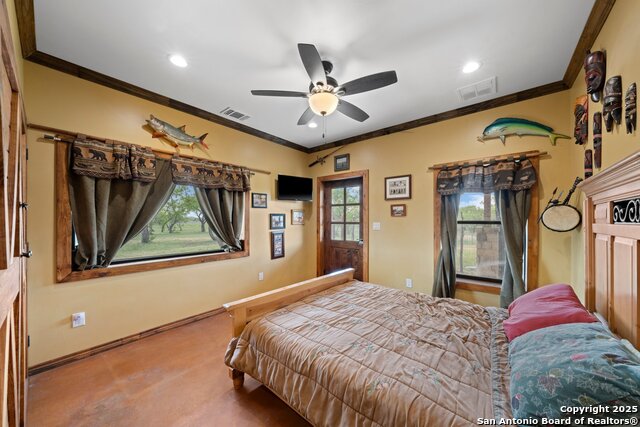 Listing photo id 19 for 1065 B & R  