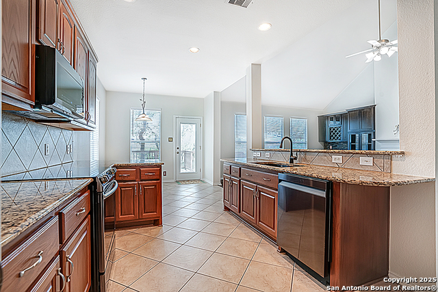 Image 20 of 39 For 526 Parkmont Ct