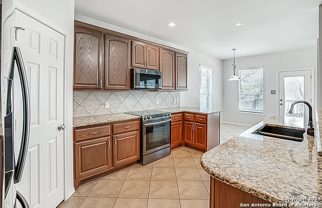 Image 21 of 39 For 526 Parkmont Ct