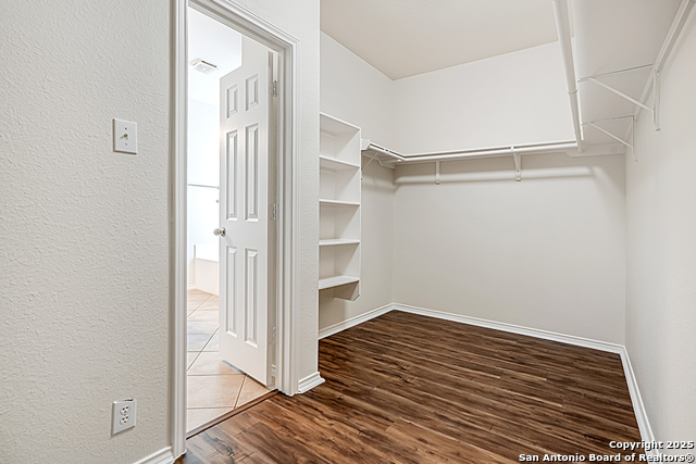 Image 25 of 39 For 526 Parkmont Ct