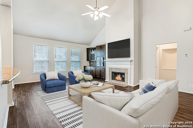Image 4 of 39 For 526 Parkmont Ct
