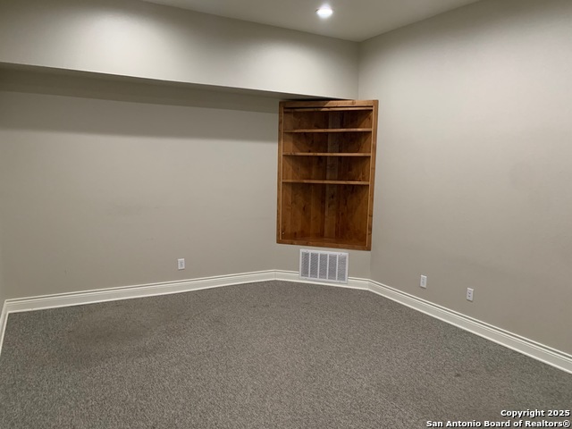 Listing photo id 11 for 801 N. Main Street  C