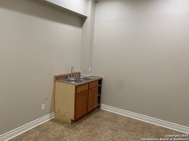 Listing photo id 13 for 801 N. Main Street  C