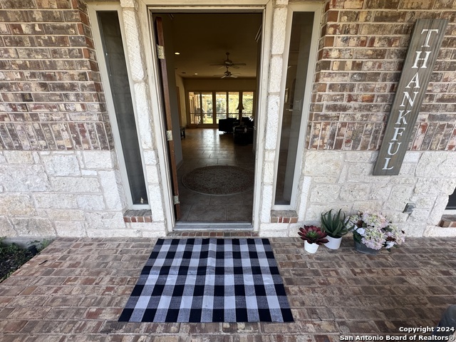 Listing photo id 0 for 14356 Retablo