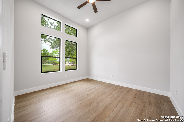 Listing photo id 12 for 25822 Mount Carillon