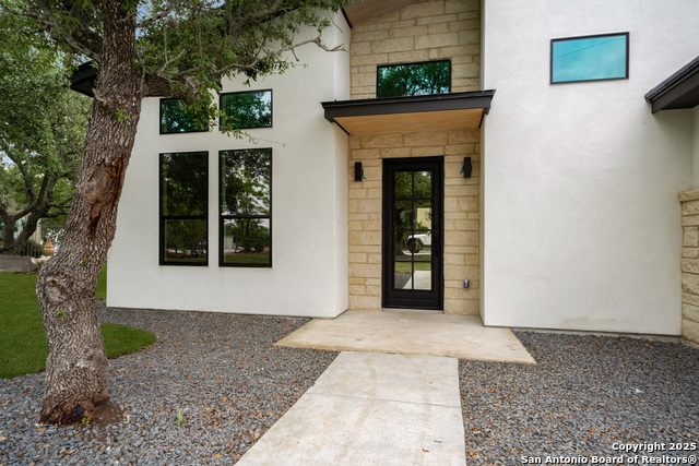 Listing photo id 2 for 25822 Mount Carillon