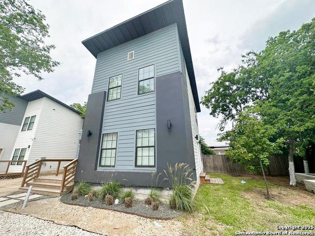 Image 15 of 22 For 1022 Delaware St  1
