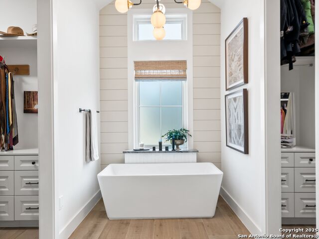 Image 21 of 33 For 8030 Colonial Woods