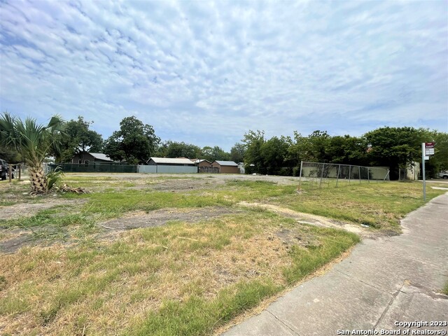 Listing photo id 2 for 111 Denver Blvd