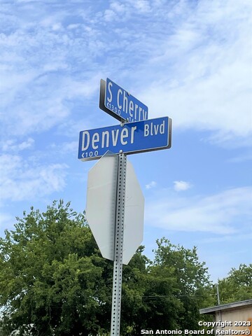 Listing photo id 4 for 111 Denver Blvd