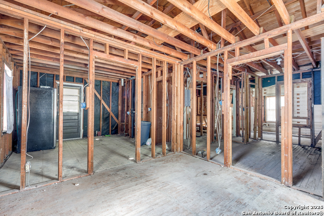 Image 6 of 12 For 1218 Kyle St