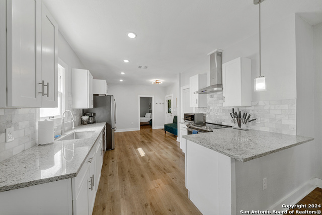 Listing photo id 8 for 407 Courtland Pl E