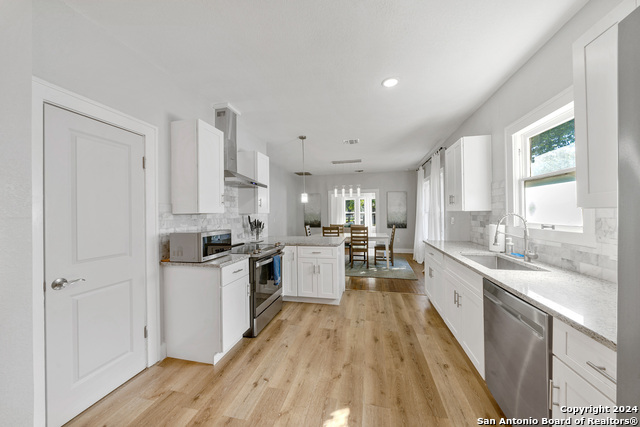 Listing photo id 10 for 407 Courtland Pl E