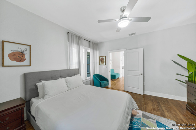Listing photo id 14 for 407 Courtland Pl E