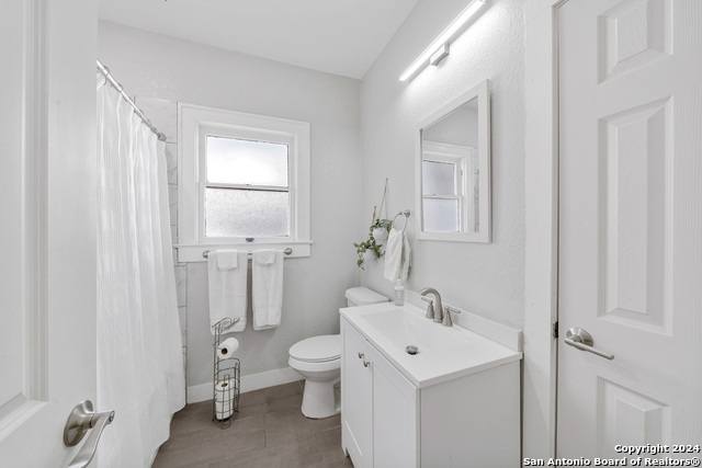 Listing photo id 19 for 407 Courtland Pl E
