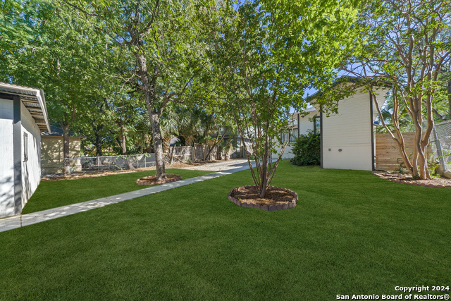 Listing photo id 24 for 407 Courtland Pl E