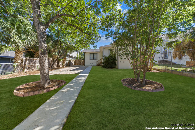Listing photo id 25 for 407 Courtland Pl E