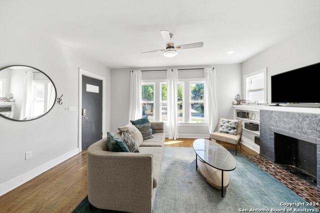 Listing photo id 6 for 407 Courtland Pl E