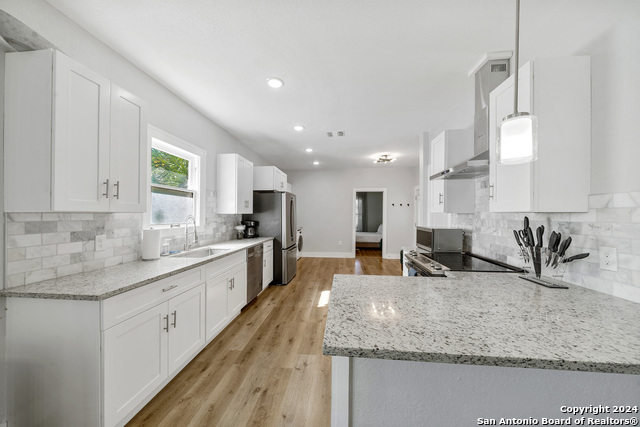 Listing photo id 7 for 407 Courtland Pl E