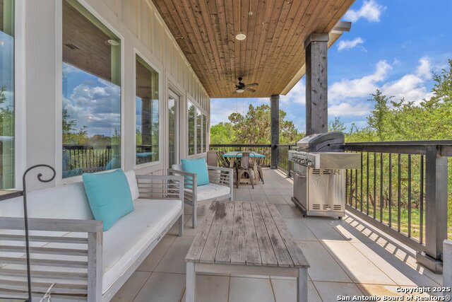 Image 11 of 52 For 2488 Waterfront Park Dr