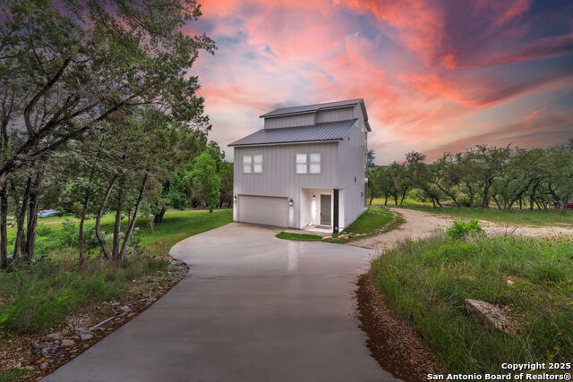Image 3 of 52 For 2488 Waterfront Park Dr