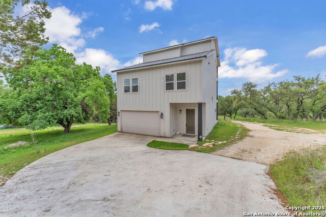 Image 4 of 52 For 2488 Waterfront Park Dr