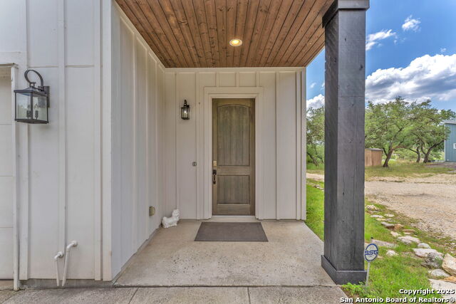 Image 6 of 52 For 2488 Waterfront Park Dr