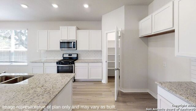 Listing photo id 3 for 21019 Millstream Bend