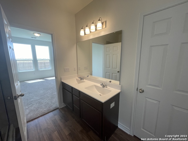 Image 18 of 39 For 3917 Woodside