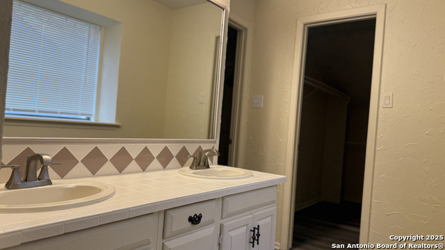 Image 12 of 22 For 1706 Longfield Dr