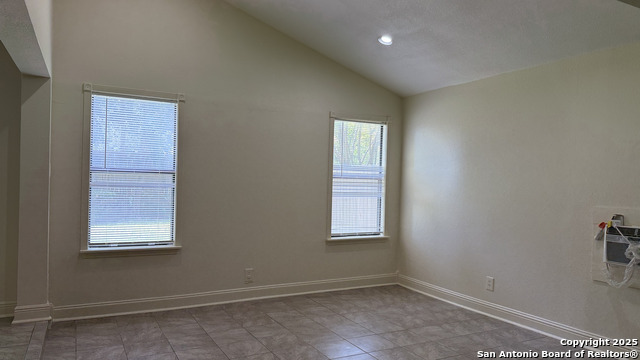 Image 5 of 22 For 1706 Longfield Dr