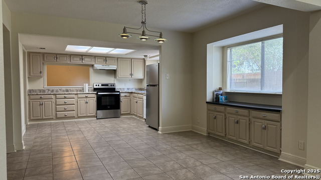 Image 6 of 22 For 1706 Longfield Dr